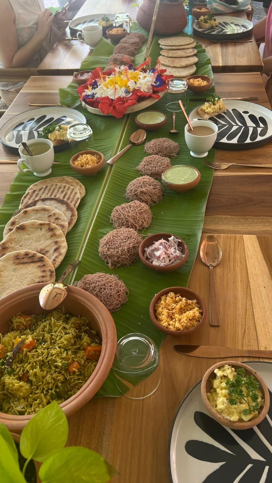 Gemeinsamer Brunch auf Bananenblättern